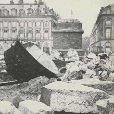 S8 Ep270: X-RAYS, SURVEILLANCE, AND MOTION Colleague Anika Burgess, Flashes of Brilliance. The discovery of X-rays in 1895 sparked a "new photography" craze, though the radiation caused severe injuries to early practitioners and subjects. Photography also entered t