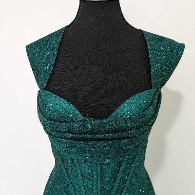 Modification des bretelles de robe à Montréal Modification des bretelles de robe à Montréal