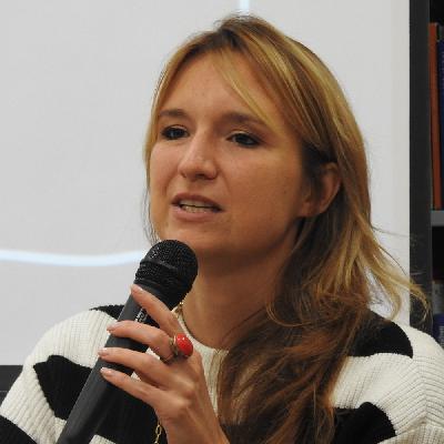 Lelki barangolások, kórusmuzsika, nő- és divattörténet – JZsVK Podcast 2025. 10. 15.