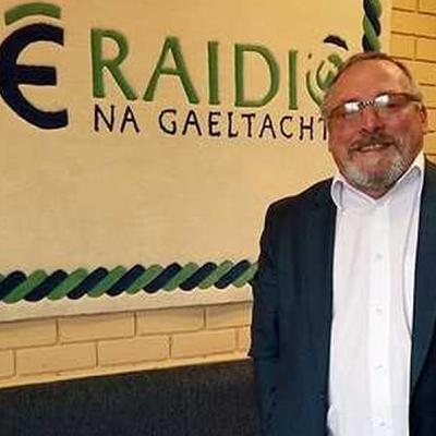 An Comhairleoir Contae John Shéamuis Ó Fearraigh.