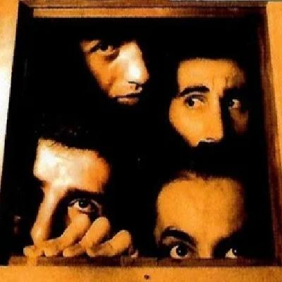 25 años de Toxicity de System Of A Down: agresión, melodía, política y teatralidad se juntan en un gran LP del siglo 21 25 años de Toxicity de System Of A Down: agresión, melodía, política y teatralidad se juntan en un gran LP del siglo 21