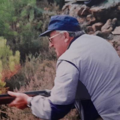 44. Con 94 años, sigue apuntando y acertando. Pepe Bartual, una leyenda del tiro al plato 44. Con 94 años, sigue apuntando y acertando. Pepe Bartual, una leyenda del tiro al plato