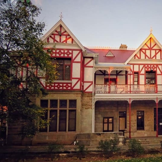 Travel Tuesday: The many secrets of Fosters' Manor in the Karoo episode artwork