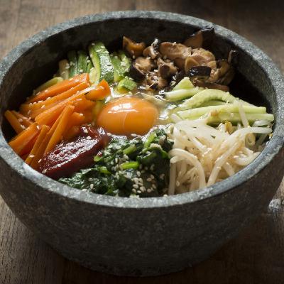 Il bibimbap (o un suo cugino alla lontana) Il bibimbap (o un suo cugino alla lontana)