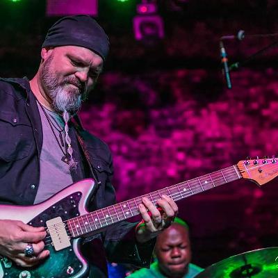 Jason Cale is Making a Scene