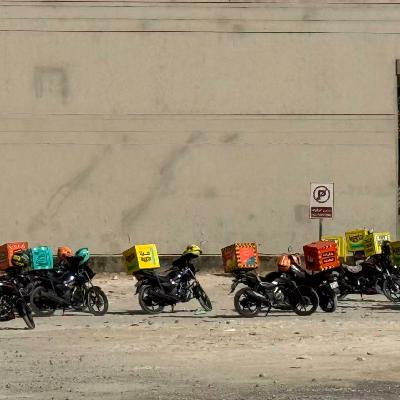 Vol433|在迪拜送外卖：没有“电驴”，还没实现外卖自由