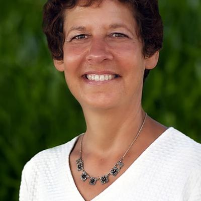 Episode 4 - SPEAKING OF VEGAN visits with Nutrition Expert and Author, Dr. Janice Stanger