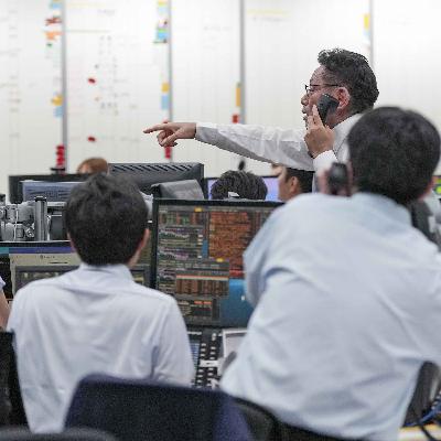 Do bond markets rule the world?
