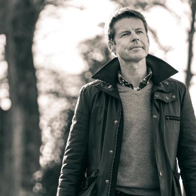 S3E29 - Aussie Singer Songwriter Sings his Songs for SwissPats