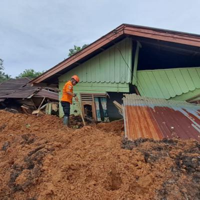 Tin quốc tế - Indonesia ban bố tình trạng khẩn cấp - gần 200 người thiệt mạng và mất tích Tin quốc tế - Indonesia ban bố tình trạng khẩn cấp - gần 200 người thiệt mạng và mất tích