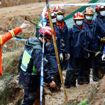 Mystery over China plane crash deepens after discovery six miles from crash site