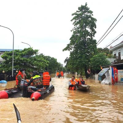 Tin trong nước - TP Huế: 35.000 ngôi nhà bị ngập Tin trong nước - TP Huế: 35.000 ngôi nhà bị ngập