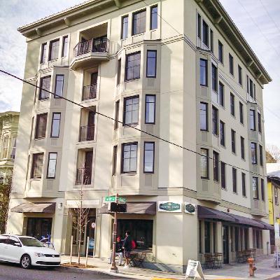 Portland, Oregon - NW Portland Hostel - Building a Hostel Empire With His Bare Hands!