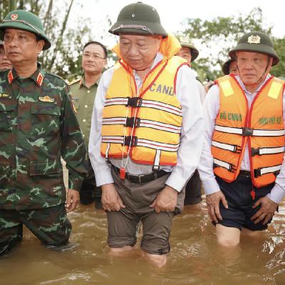 Bản tin tổng hợp 02/11: Tổng Bí thư Tô Lâm yêu cầu khẩn trương khắc phục hậu quả mưa lũ, giúp cuộc sống người dân sớm trở lại bình thường.