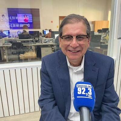Economia e Negócios: Economista fala sobre o petróleo exportado pelo Brasil e a importação de derivados