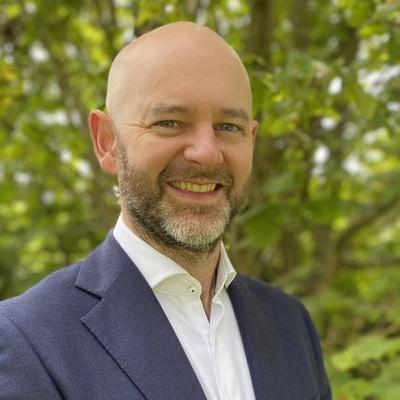 Tús Áite: Polaitíocht an Lae