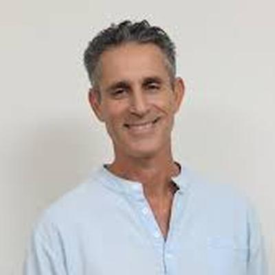 משחקות באש תחת אש - שאולי הרציק פז