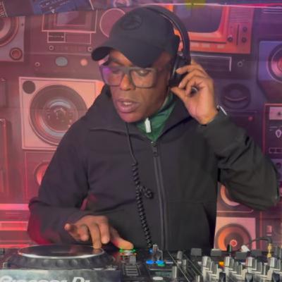 Episode 439: DJ Dlux - House Garage & Funky Mix - 13th Dec 2025 - dejavufm Episode 439: DJ Dlux - House Garage & Funky Mix - 13th Dec 2025 - dejavufm