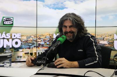 JJ Vaquero presenta su nueva película "Sujétame el cubata", una historia real sobre un bar de monólogos que él mismo regentó