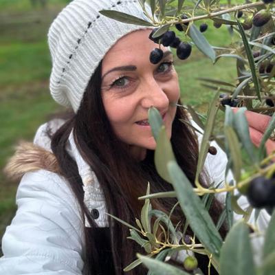 Catherine is solving the olive oil waste (pomace) problem, using it to create natural skincare.