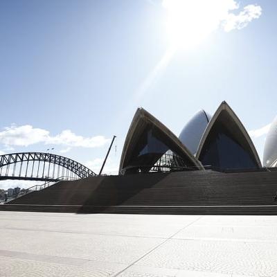 Irish and Australian living abroad