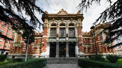 La Ley de Enseñanzas Artísticas equiparará estos estudios a los universitarios La Ley de Enseñanzas Artísticas equiparará estos estudios a los universitarios