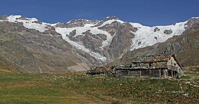 A 2000 metri senza luce né acqua: Tobias e il racconto di una scelta di vita A 2000 metri senza luce né acqua: Tobias e il racconto di una scelta di vita