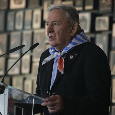 "O Auschwitz": Rozmowa z Ocalałym z Auschwitz Bogdanem Bartnikowskim w 80. rocznicę jego deportacji do obozu.