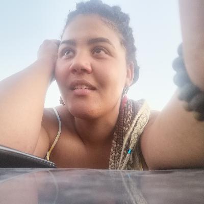 Hola, soy MANEVA y por aquí disfrutarás raticos de buena música lo primero, buena vibra y buenos des