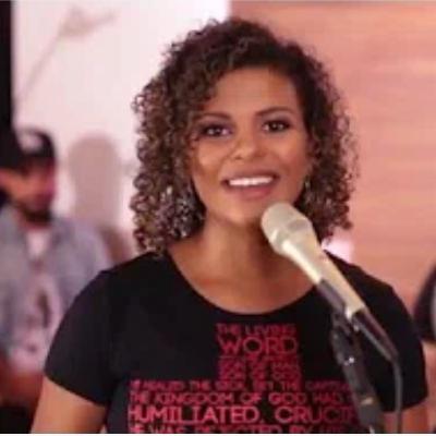 Não existe sofrimento maior que o nosso Deus - Nivea Soares