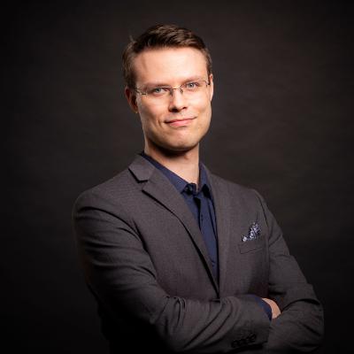 Orchestrating Growth: Mastering the CMO Balancing Act