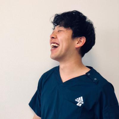 セラピストに必要なコミュニケーション能力の「笑い」について