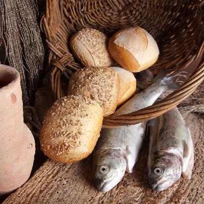 Jesus Feeds the 5,000 Jesus Feeds the 5,000