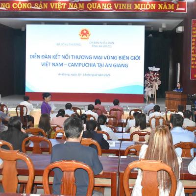 Tin trong nước - An Giang: đào tạo nguồn nhân lực quản lý và phát triển hạ tầng thương mại biên giới Tin trong nước - An Giang: đào tạo nguồn nhân lực quản lý và phát triển hạ tầng thương mại biên giới