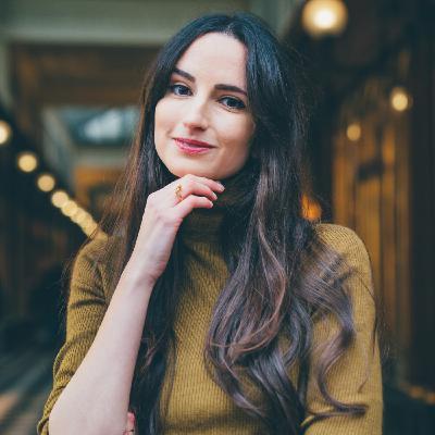 #43 L'argent des femmes : pourquoi doivent-elles reprendre le pouvoir sur leurs finances personnelles, avec Hélène Gherbi