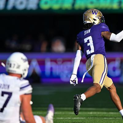 Belichick defense shines as Washington Huskies beat Northwestern 24-5