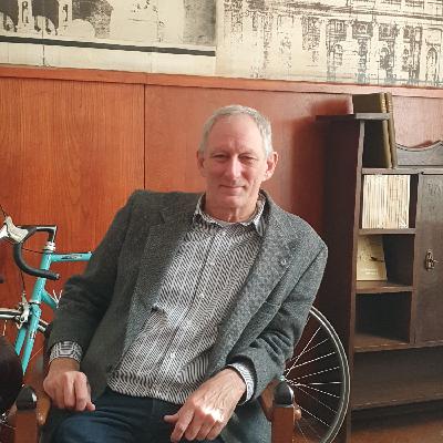 Egy ausztrál Magyarországon.
| Gall Anthony építész, az Óbudai Egyetem Ybl Miklós Karának a dékánja.
|
| Egy ausztrál Magyarországon.
| Gall Anthony építész, az Óbudai Egyetem Ybl Miklós Karának a dékánja.
|
|