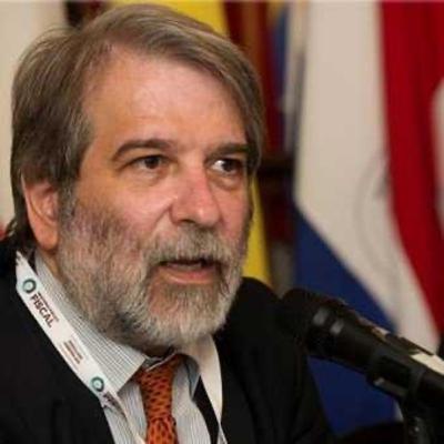 Félix Crous en Poniendo Negro Sobre Blanco.