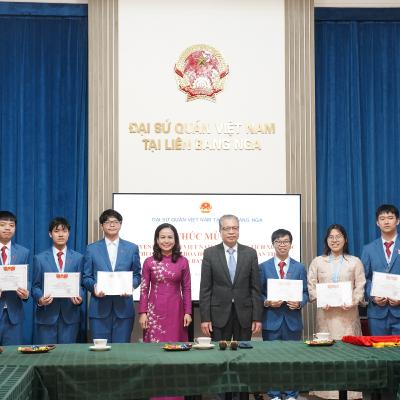 Tin trong nước - 6 học sinh Việt Nam cùng giành huy chương trên đấu trường quốc tế IJSO 2025