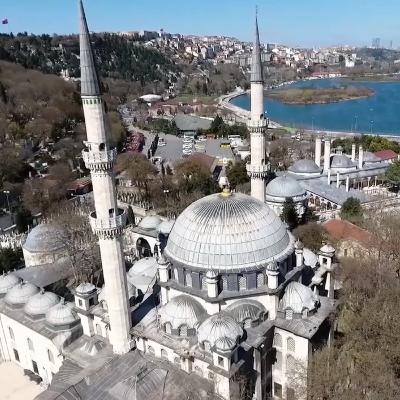 ‘Eyüp Sultan Türbesi’ni Süleyman Faruk Göncüoğlu anlatıyor.
