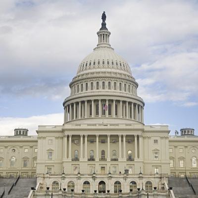 Domhnaill Ó Catháin : Tráchtaire ar chúrsaí polaitiúla na Stáit Aontaithe . Domhnaill Ó Catháin : Tráchtaire ar chúrsaí polaitiúla na Stáit Aontaithe .