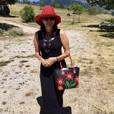 JENNIFER FOX - Co-Founder and Partner at Thornybush Collection, South Africa JENNIFER FOX - Co-Founder and Partner at Thornybush Collection, South Africa