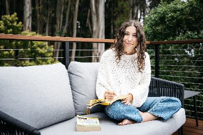 Anxiety Dieting, Disordered Eating, and the Crunchy-Granola-to-Wellness Pipeline with Leah Kern (Best Of) Anxiety Dieting, Disordered Eating, and the Crunchy-Granola-to-Wellness Pipeline with Leah Kern (Best Of)