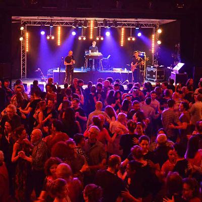 "En fest-noz, il n'y a qu'un pas entre la danse, la transe et la jouissance" (Fleuves) "En fest-noz, il n'y a qu'un pas entre la danse, la transe et la jouissance" (Fleuves)