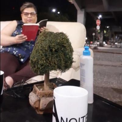 ADRIANA FERNANDES / Advogada, Escritora e Hipnoterapeuta