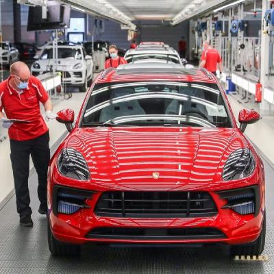 Porsche recule sur l'électrique face à l'effondrement de ses profits Porsche recule sur l'électrique face à l'effondrement de ses profits