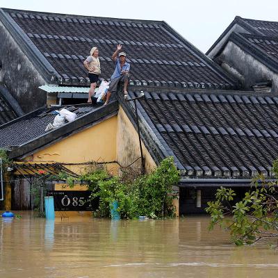 Thời sự 6h 31/10/2025: Phải tiếp cận người dân ở các khu vực còn bị cô lập do mưa lũ Miền trung
