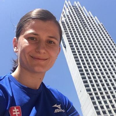 57 V CIELI MA VŽDY ČAKÁ ŽINENKA - Chomaničová Kamila - beh do schodov