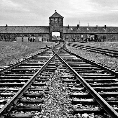 Voces del Misterio EXPRESS: Horrores en los campos de concentración nazis