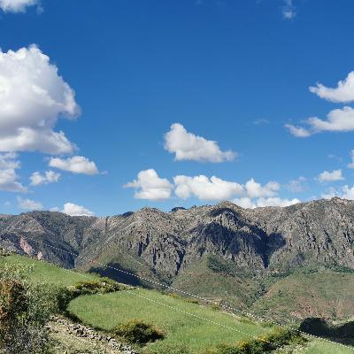 Bolivia -Vulkan Krater eigene Welt -und ihr Bauchnabel :)))